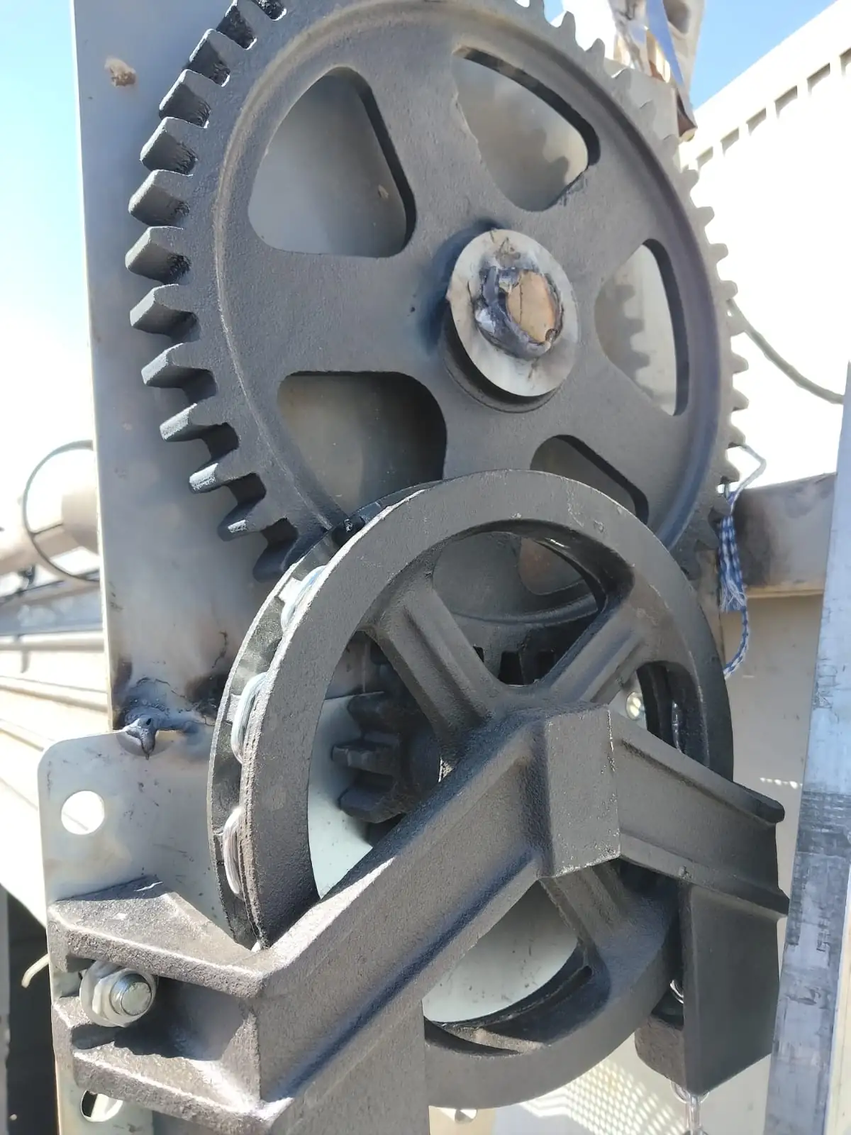 Roller shutter gear and chain operating mechanism